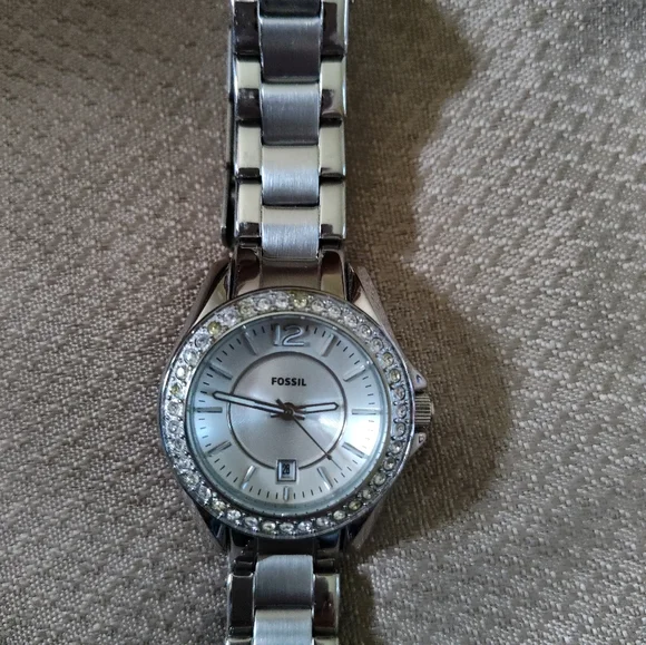 Women's Fossil Watch - Picture 6 of 7